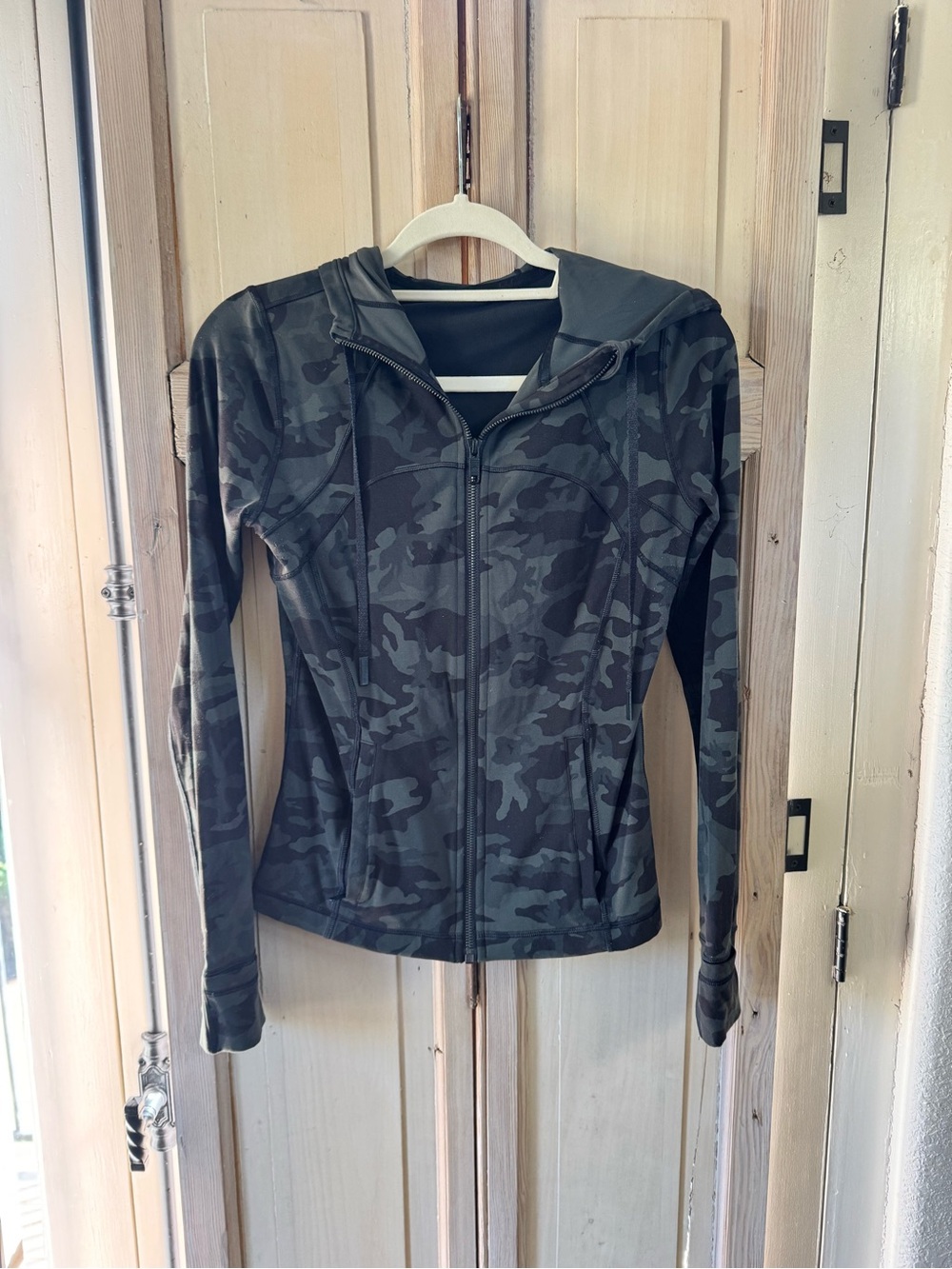 lululemon athletica Women's Black & Gray Camo Full-Zip Hoodie